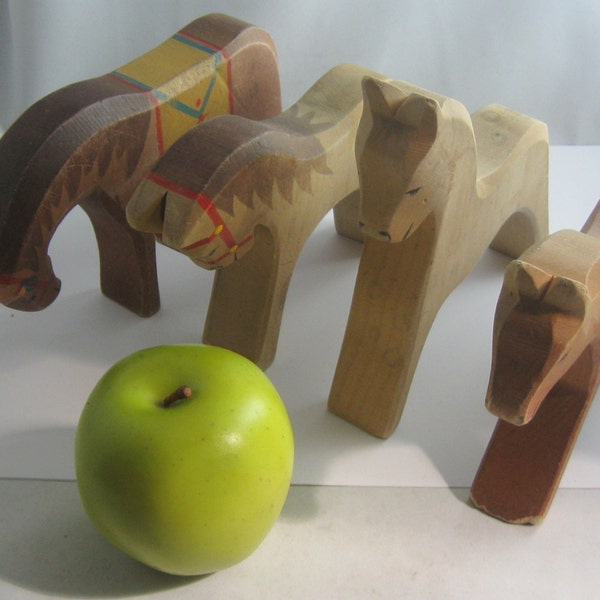 Original OSTHEIMER wooden figures / wood animals (marked). Wooden toys. 4 old horses from the sanctuary (more damaged !!!). VINTAGE