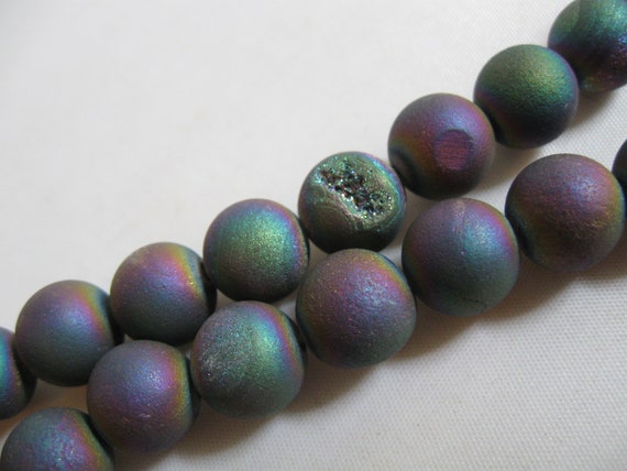 Elegant pearl necklace made of balls made of trea… - image 1