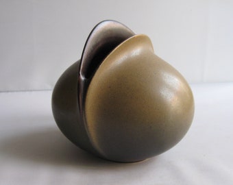 Ligne studio Rosenthal Allemagne. Petit vase à fleurs en grès cérame « Vénus ». H ca. 11,5 cm. Dessin: Uta Feyl. Années 1980. MILLÉSIME