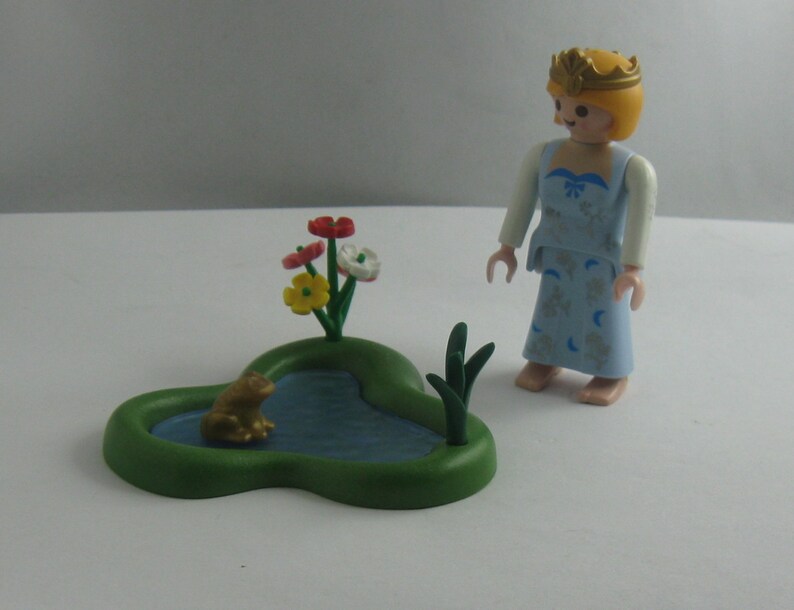 Playmobil Prinzessin am Blüten Teich mit goldenem Frosch wie Etsy