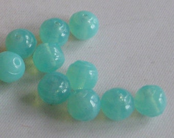 Genuine Czech uranium glass beads: BALLS 6 mm - green. 6 pieces. Vintage bead TREASURE