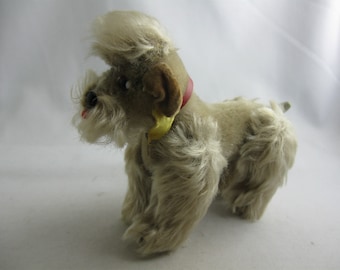 オリジナルSTEIFF 5314...ぬいぐるみ/プラッシュトイプードル SNOBBY、14cm。素材：モヘア。1954年 - 1974年 ドイツ製。ヴィンテージコレクターズアイテム