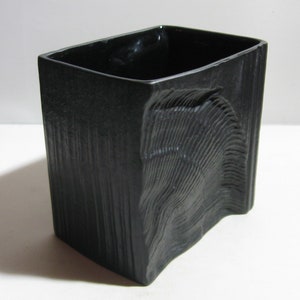 Rosenthal Germany. Matt black, extravagant porcelain vase. Porcelain Noire. Martin Freyer, modernist. Probably 1960s / 70s. VINTAGE
