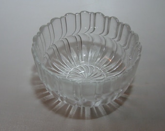 ROSENTHAL studio-linie Tyskland. Glasserien “Arabesque”. Design: Nanny Still McKinney, Finland. Glasskål, 12 cm diameter. VINTAGE