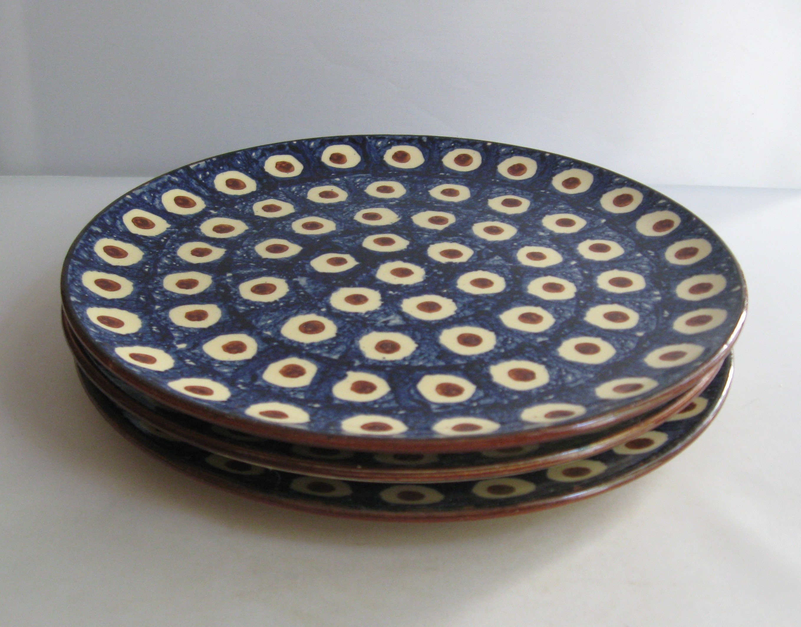 Original Bunzlauer Keramik Werner & Co. Dekor: Altes Pfauenauge. 3 alte Teller / Frühstücksteller. Durchmesser 21 cm. VINTAGE