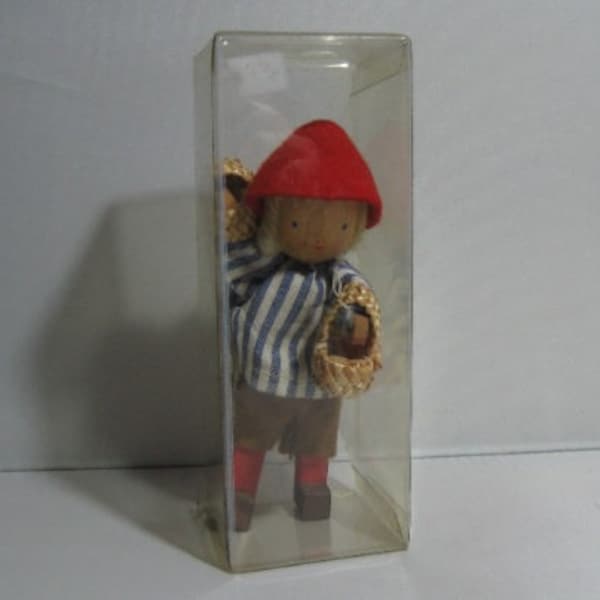 Biegepuppe von Selecta Spielzeug. Puppenhaus Puppe, ca. 10,5 cm. Neuwertig in OVP. Vintage Spielzeug für große Puppenstube