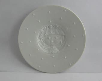 RARE: Rosenthal Germany studio-line. Small biscuit porcelain plate as lithophane. Design Bjoern Wiinblad. Ø 9.5 cm. 1970s vintage