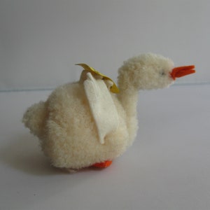 Original STEIFF 2505,44. Age old wool miniature / wool animal GOOSE. Height: 5 cm. Button and flag. Made in Germany. 1963-1967. VINTAGE toy