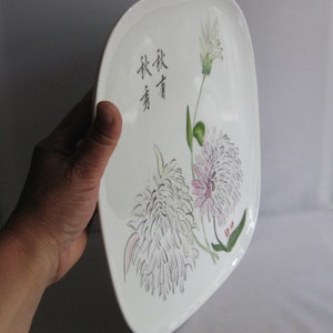 ROSENTHAL hand painting Munich Germany. Large plate with Japanese characters and chrysanthemums. Approx. 30 cm. 1950s / 60s VINTAGE image 8