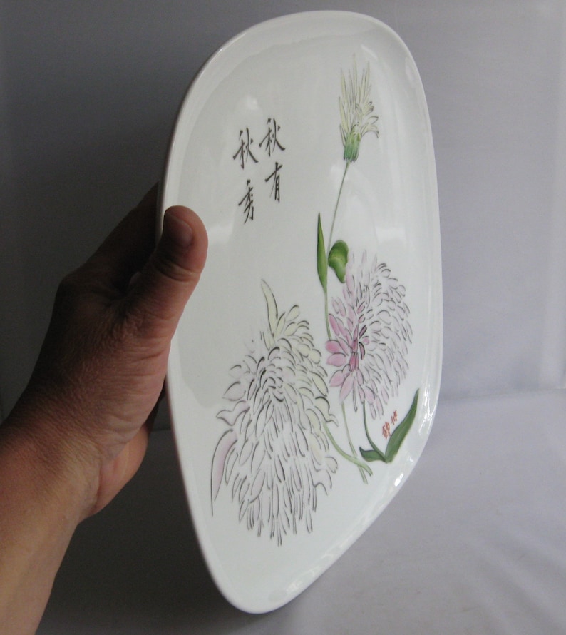 ROSENTHAL hand painting Munich Germany. Large plate with Japanese characters and chrysanthemums. Approx. 30 cm. 1950s / 60s VINTAGE image 8