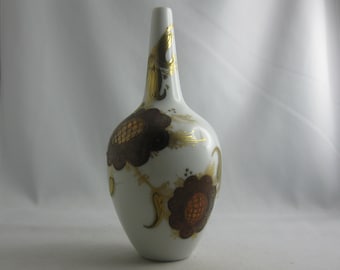 Rosenthal Germany: Porcelain flower vase / narrow neck vase "Quatre Couleurs". Bjorn Wiinblad. Lush handpainted with gold. H 17.5 cm VINTAGE