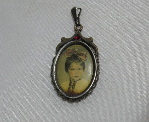 Ancient photo pendant with a red gemstone. Portra… - image 2