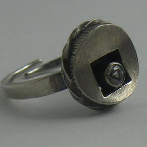 Karl Laine (Sten & Laine) designer ring of sterling silver with rock crystal. 1970s / 80s Finland jewelery. Scandinavian Modernist. VINTAGE