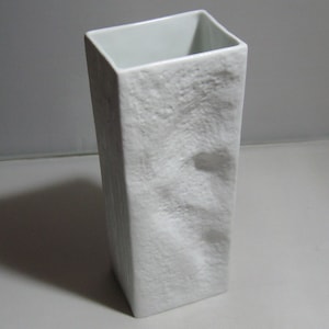 Rosenthal Germany studio line. Matt white bisque porcelain vase. relief decor. Design: Martin Freyer, Modernist. H approx. 18 cm. Op Art VINTAGE