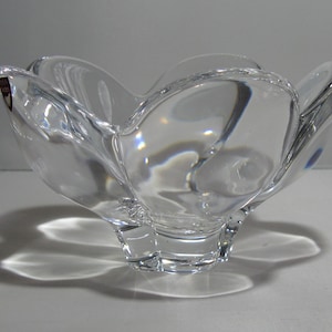 51/ Orrefors Sweden crystal glass bowl in the shape of a flower. Designer piece from the Swedish manufacturer. 1960s Midcentury Vintage