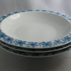 Rosenthal Germany. 3 Stück Suppenteller. Ø ca. 22 cm. Duo Romantic blau. Ambrogio Pozzi / Rosemonde Nairac. 1960er / 70er Jahre. VINTAGE
