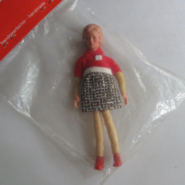 ERMEY flexible dolls. Wife / mother. H 10 cm. Erna Meyer dollhouse doll. Handmade dollhouse accessory from Germany. 1960s / 70s VINTAGE