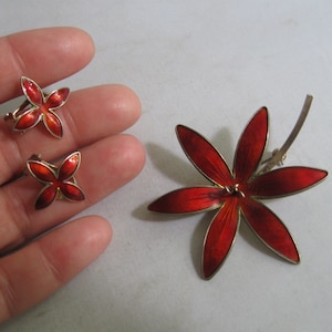 Norway Sterling 925 S: &quot;red blossoms&quot; jewelry set in gold plated silver with red luminous translucid enamel. Midcentury Vintage