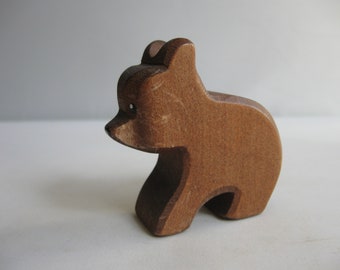 Branding / brand stamp OSTHEIMER wood animal / wooden figure. Wooden toy. Bear small sitting (6 cm H). OLD model. 1980s / 90s VINTAGE