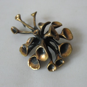 Hannu Ikonen for Valo Koru, Finland. Rare modernist bronze brooch Lav / reindeer moss. Finland Designer jewelry. Probably 1970s vintage