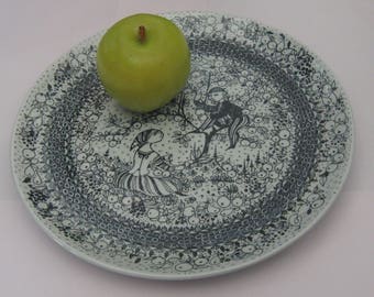 Autumn: Nymolle Denmark. LARGE plate / wall plate (Ø 27cm). The seasons. Design Bjorn Wiinblad. Nymølle Denmark 3052-1278. VINTAGE