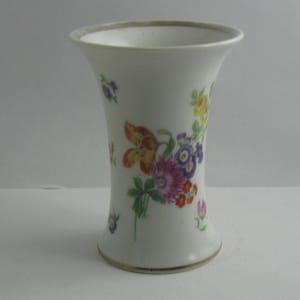 Thomas (Rosenthal) Bavaria (Germany). Ancient, small porcelain vase with floral decoration and gold trim. Height approx 8 cm. VINTAGE