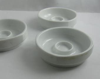 Línea de estudio Rosenthal Alemania. 3 candelabros pequeños, aprox. 7,5 centímetros. Forma cuadrada. Diseño Wolf Karnagel. Arte pop / Era espacial vintage