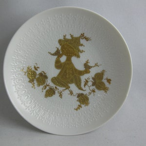 Rosenthal Germany studio-line. Porcelain miniature plate. Form romance. Decor Primavera. Design Bjorn Wiinblad. Diameter 9.5 cm. VINTAGE
