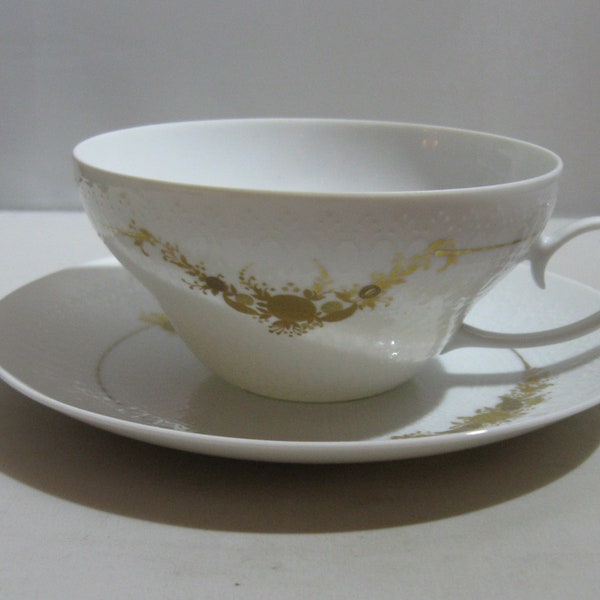 Rosenthal Germany. Romanze in gold / Romanze in Dur. Porzellan Teetasse mit Unterteller. Weiß mit Golddekor. Design Bjoern Wiinblad. VINTAGE