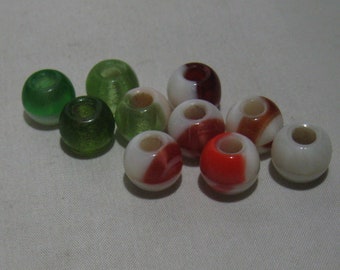 Unusual beads "Mix 3" with large holes and a very high proportion of uranium glass. White - Red - Green. Round approx. 12 mm. 10 pieces. Vintage beads