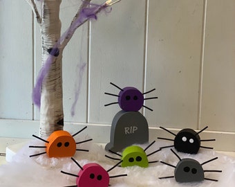 Tiny spiders, spiders, spider, Halloween, Halloween Wood decor, Halloween tier tray, Wood Halloween decor, Wood spider, spooky, meep spiders