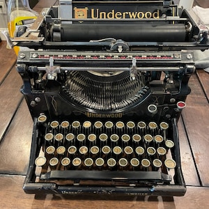 1925 Underwood Typewriter No. 5 - phenomenal condition. all keys work as they should - Made in U.S.A!