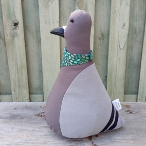 Pigeon doorstop, JoJo Pigeon, rock dove, DIY filling with rice, bird lovers, grey, home decor, common birds, housewarming, fun gift Dark grey + bandana