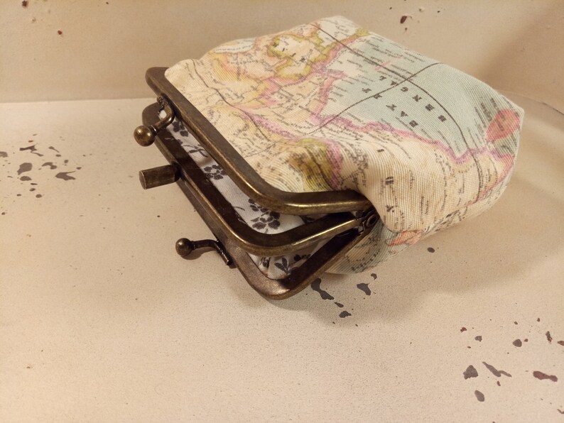 world map fabric lined metal framed purse Coin purse with 2 compartments double sided Kiss clasp