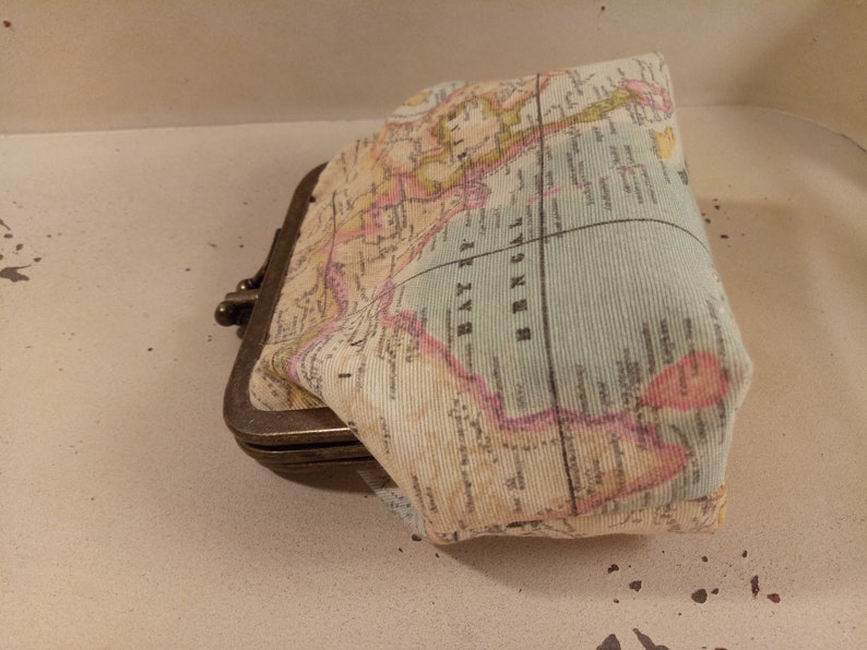 world map fabric lined metal framed purse Coin purse with 2 compartments double sided Kiss clasp