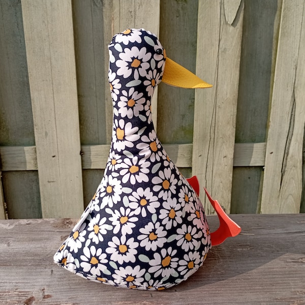 Cool Canard Doorstop / Bookend. Daisy, daisies, Fill at home, Funny doorstop, duck decor, Housewarming, unique gift, fun, home accent