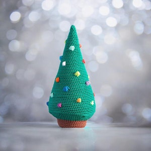 crochet pattern christmas tree with baubles, crocheted christmas tree, crochet christmas decoration