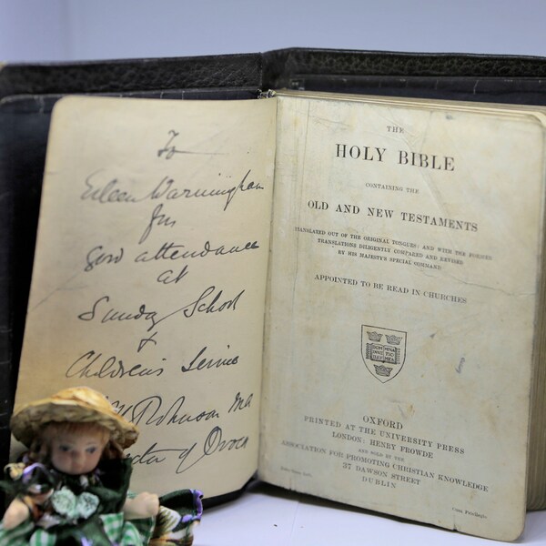 1900s The Holy Bible Containing the Old and New Testaments Oxford University Press