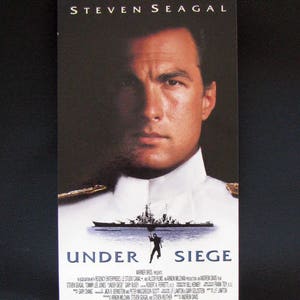 UNDER SIEGE (1992) - Wiederverwendete Original VHS-Hülle für einzigartiges Journal, liniertes oder unliniertes Papier - Tolle Geschenkidee!