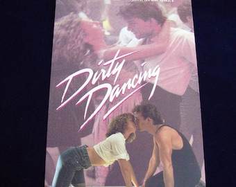 DIRTY DANCING (1987) - Hergebruikte originele VHS-hoes tot uniek dagboek, bekleed of ongevoerd papier, schetsboek, planner - geweldig cadeau-idee