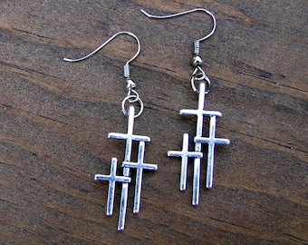 DRIE KRUISEN op Golgotha Oorbellen - Inspirerende Christelijke Sieraden - Keuze uit Triple Cross Ketting, Oorbellen of Set