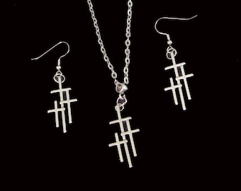 DRIE KRUISEN op Calvary Ketting & Oorbellen Set - Inspirerende Christelijke Sieraden - Keuze uit Triple Cross Ketting, Oorbellen of Set