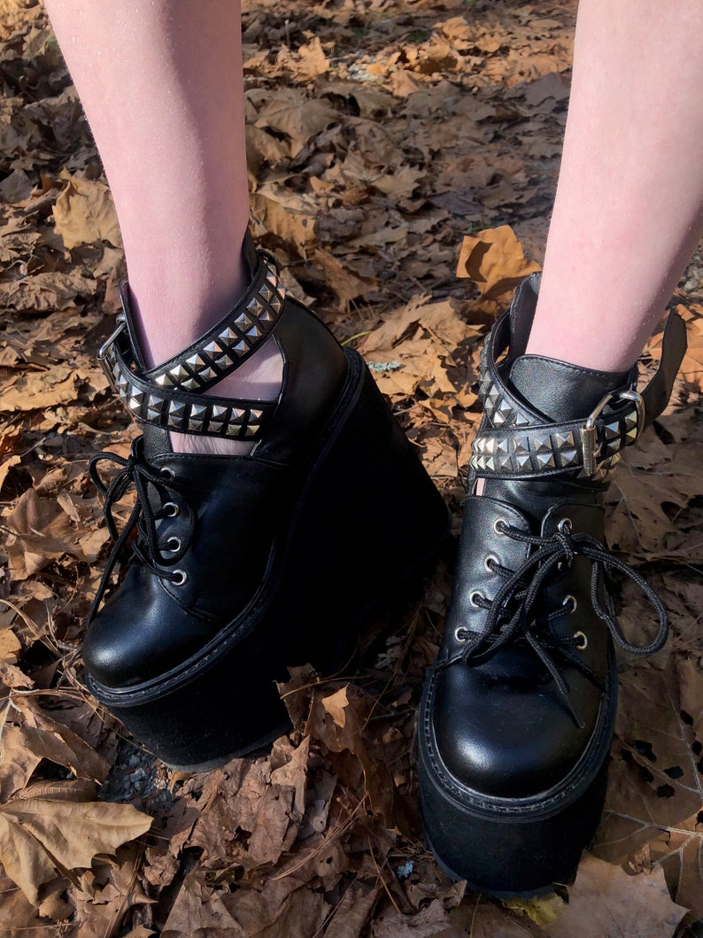 demonia sneakers platform