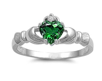Anillo Claddagh de plata de ley con circonita cúbica verde esmeralda: anillo de promesa irlandés