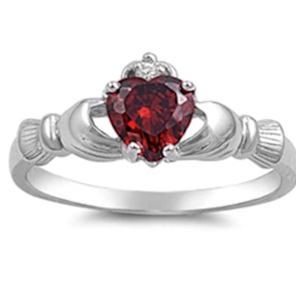 Pierścień Claddagh ze srebra próby 925: Serce z granatu, biżuteria celtycka