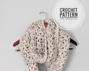 Crochet Infinity Scarf Pattern, easy crochet scarf pattern, beginner crochet, crochet diy gift ideas for mom, quick crochet project for her