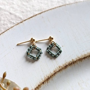 Boucles d&#39;oreilles carrées en macramé bleu : pendentifs en or, hypoallergéniques