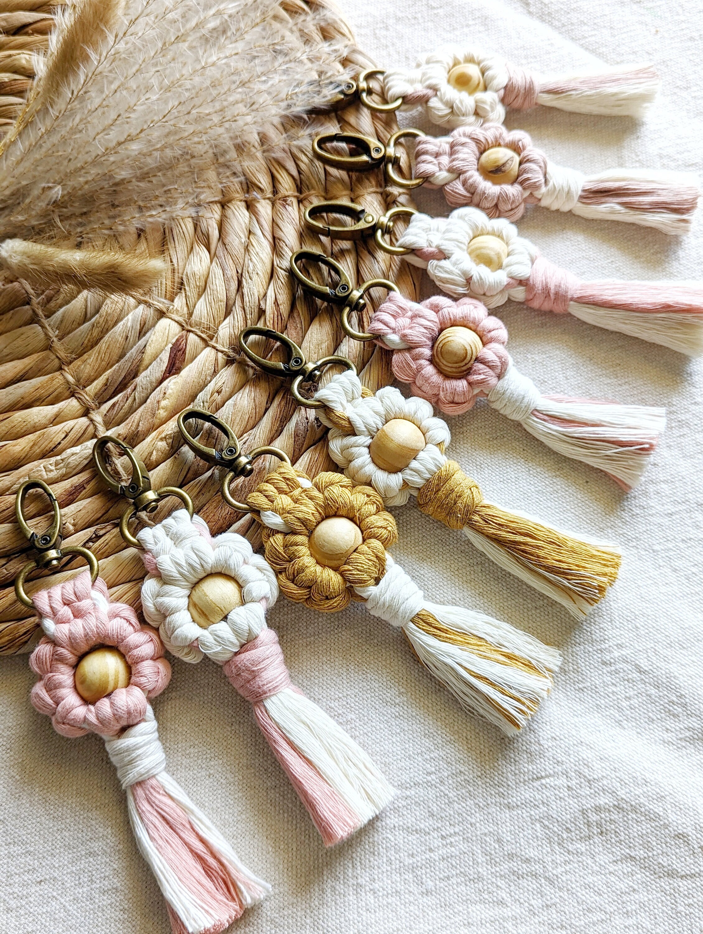 Daisy Keychain, Macrame Daisy Flower, Flower Lover Gift, Bag