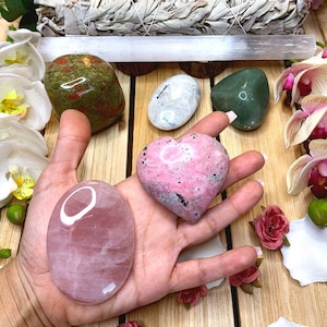 Crystals for Love Kit | Heart Chakra Crystal Gift Set, Meditation Altar | Anniversary, Birthday for Her, Spiritual Gift for Wife, Girlfriend