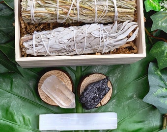 Intro to Sage & Crystals Gift Set | White Sage Black Sage, Quartz, Tourmaline, Selenite | Crystal Kit, Spiritual Gifts, Gift Ideas, Sage Set